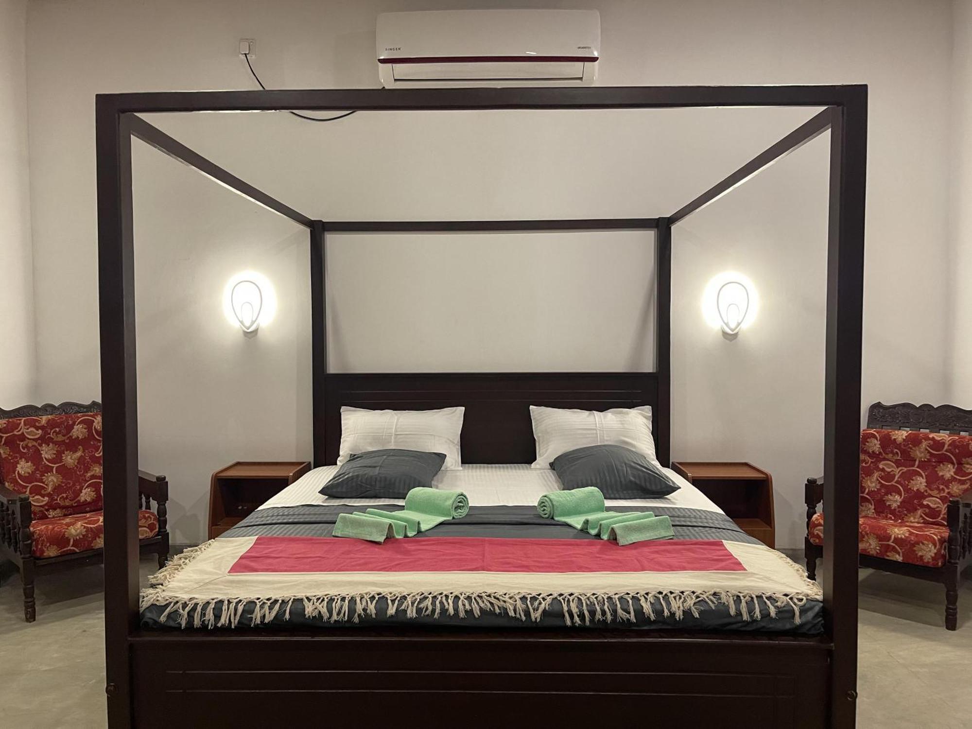 Coconut Hill Arugam Bay Hostel ภายนอก รูปภาพ