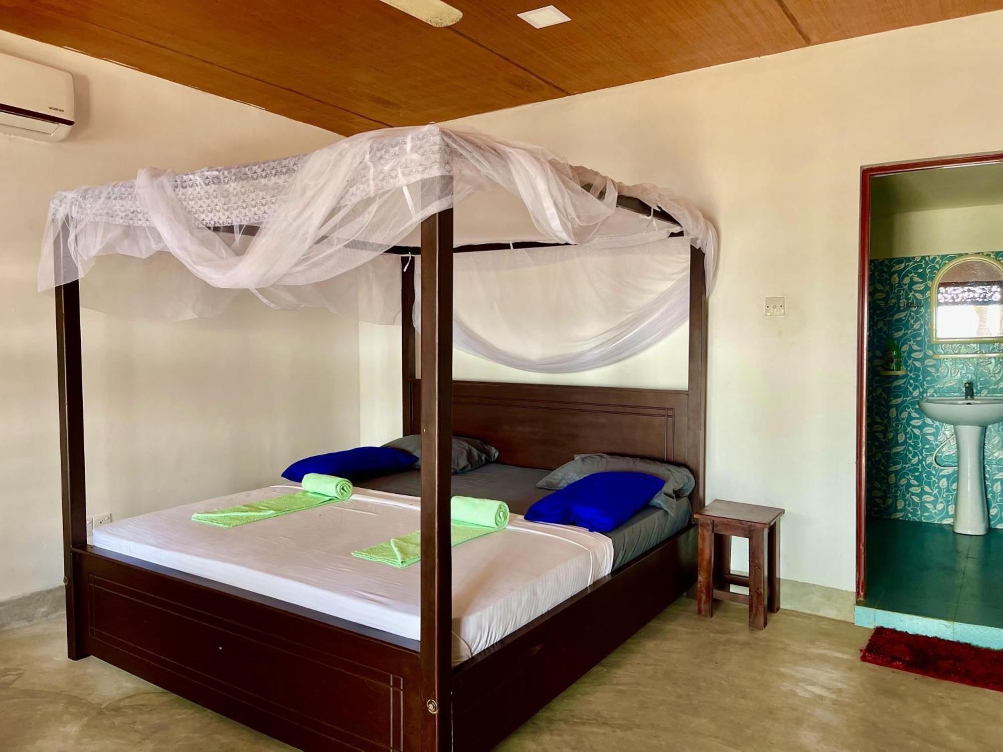 Coconut Hill Arugam Bay Hostel ภายนอก รูปภาพ
