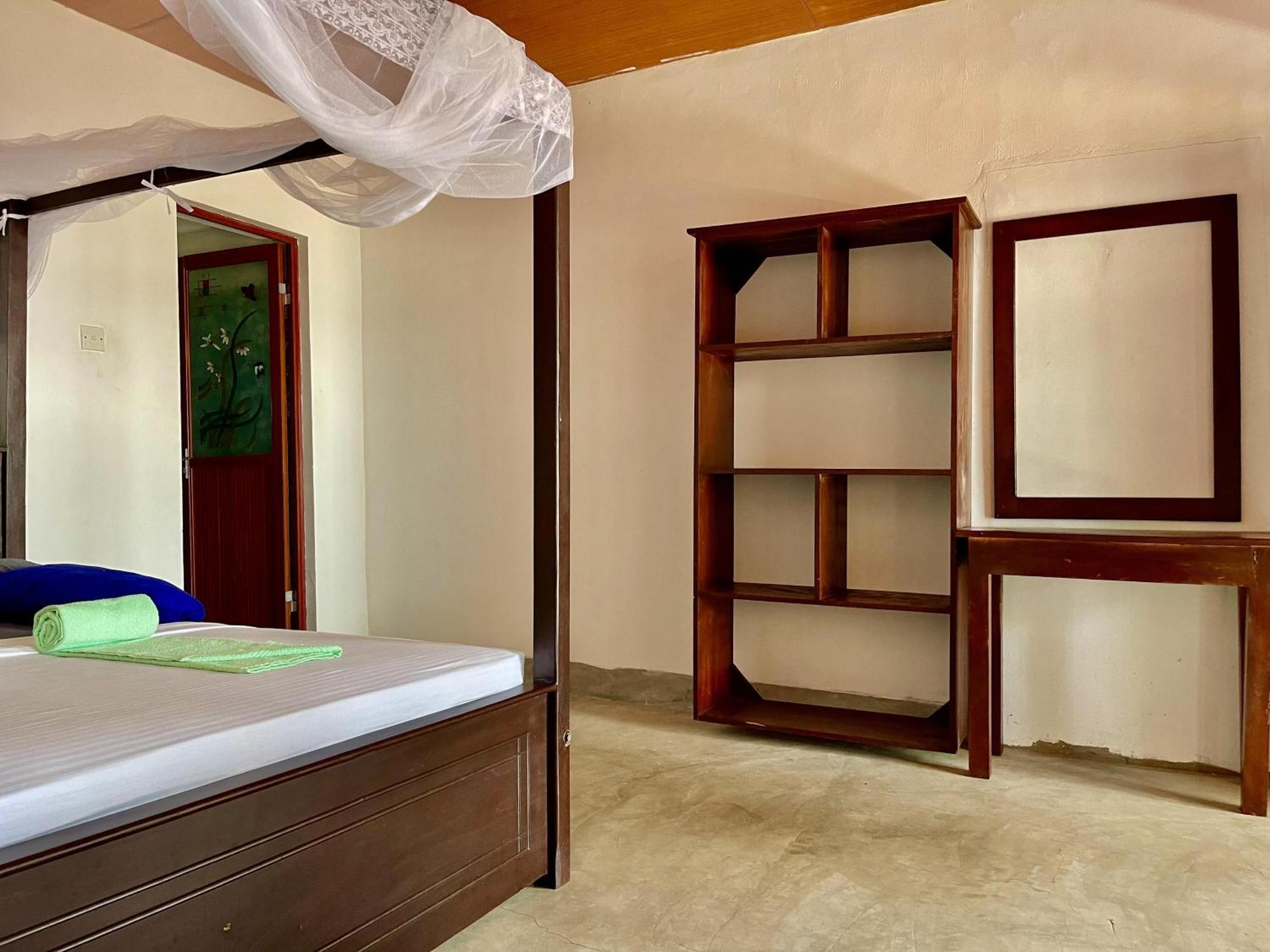 Coconut Hill Arugam Bay Hostel ภายนอก รูปภาพ