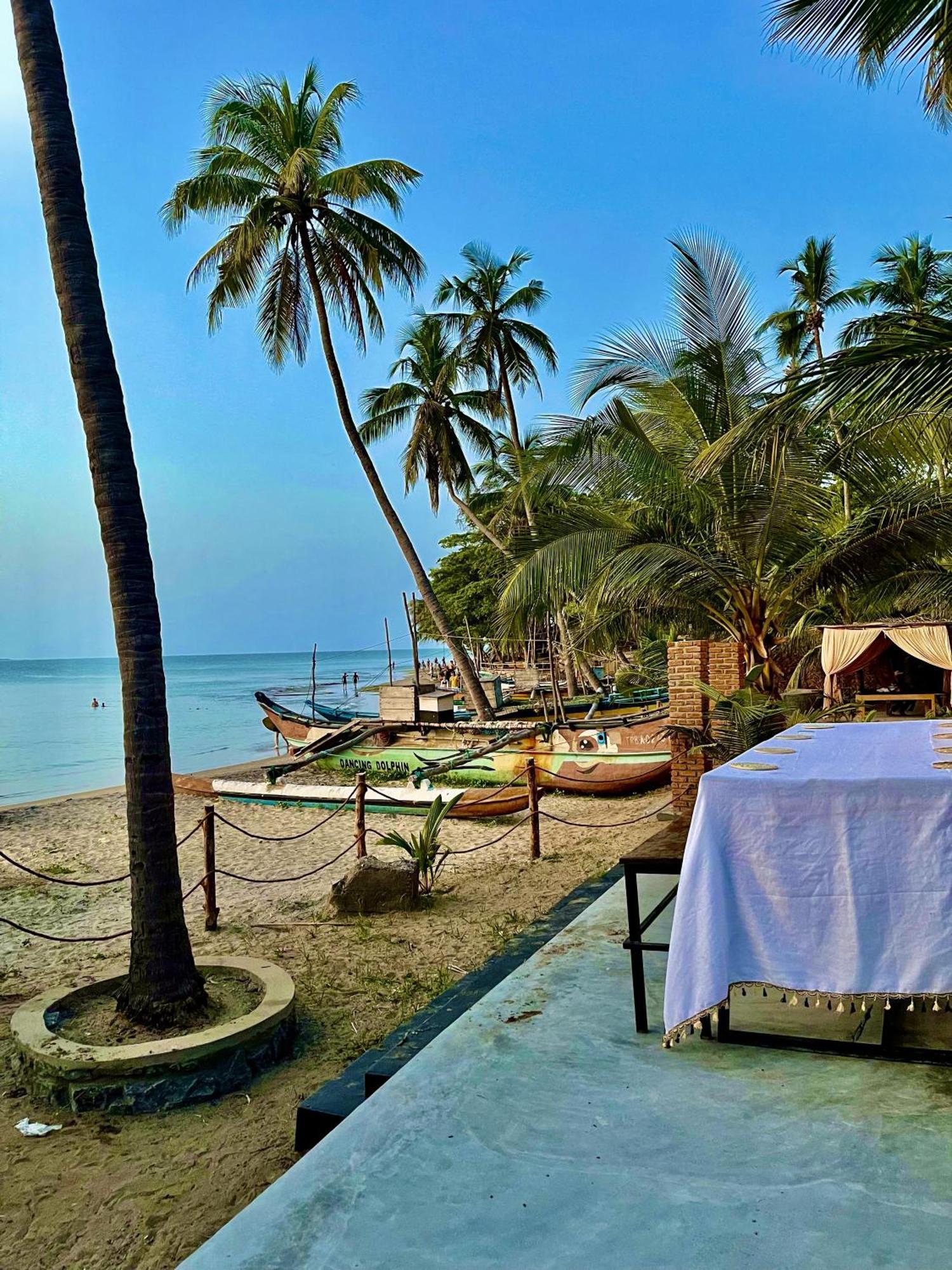 Coconut Hill Arugam Bay Hostel ภายนอก รูปภาพ