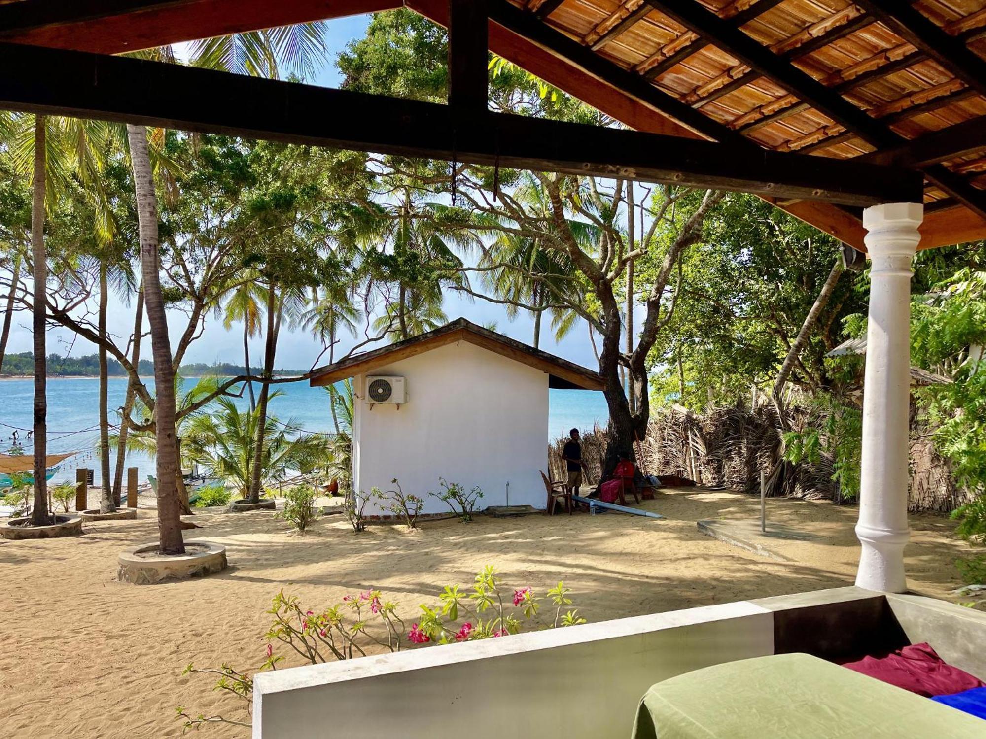 Coconut Hill Arugam Bay Hostel ภายนอก รูปภาพ