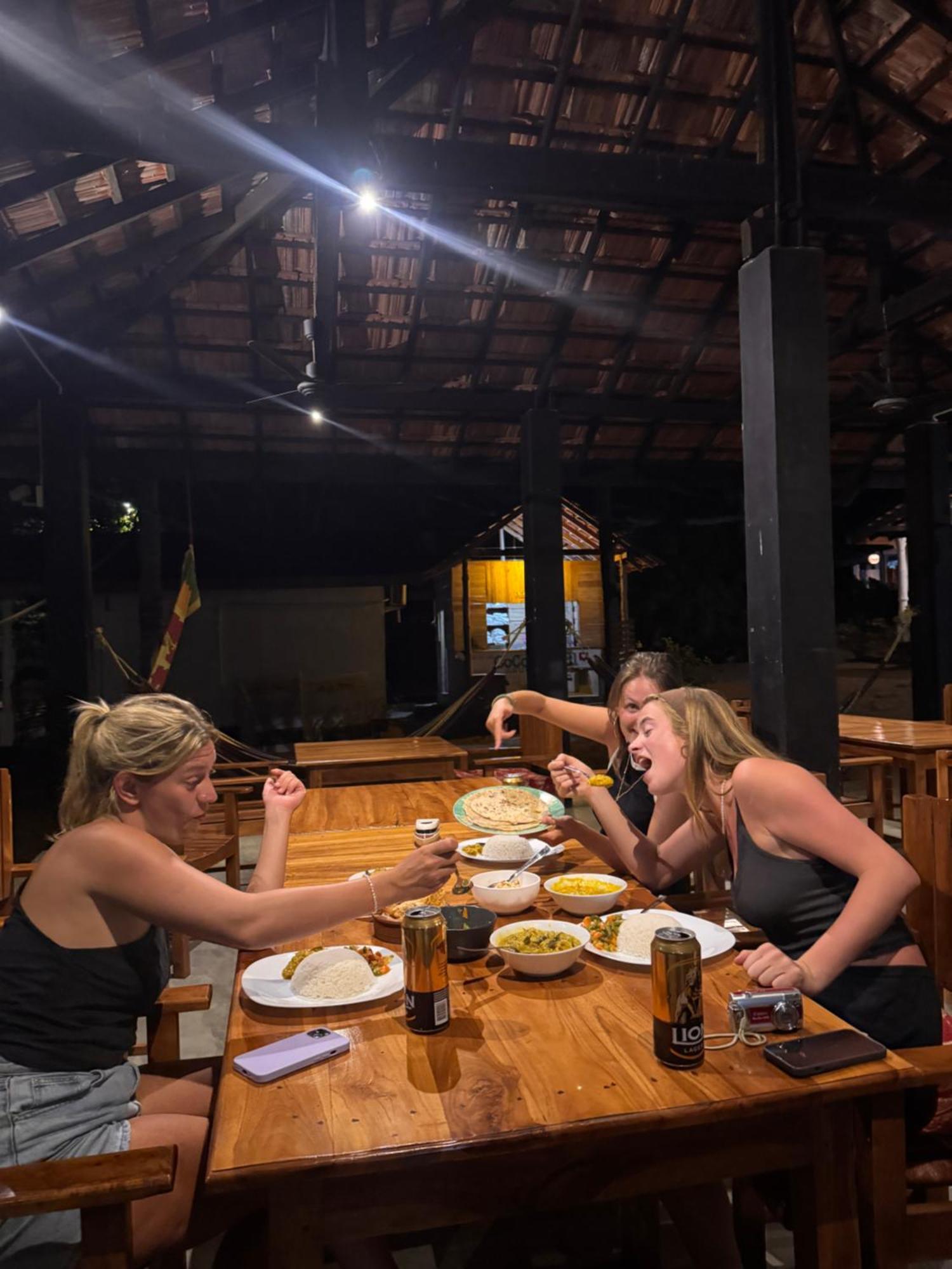 Coconut Hill Arugam Bay Hostel ภายนอก รูปภาพ